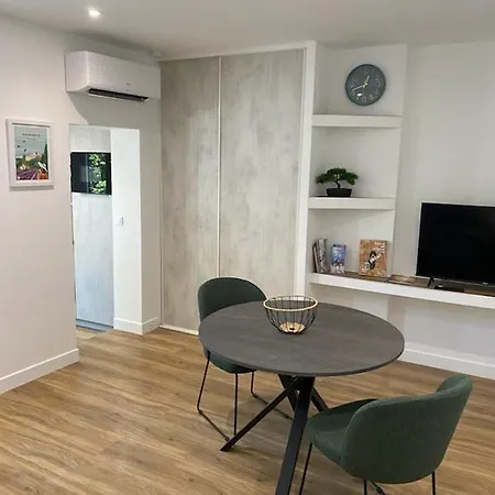 Terrasse, Intra-muros, Climatise Avec Wifi *
